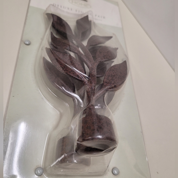 NWOT HOME Curtain Rod Finials - Picture 2 of 4